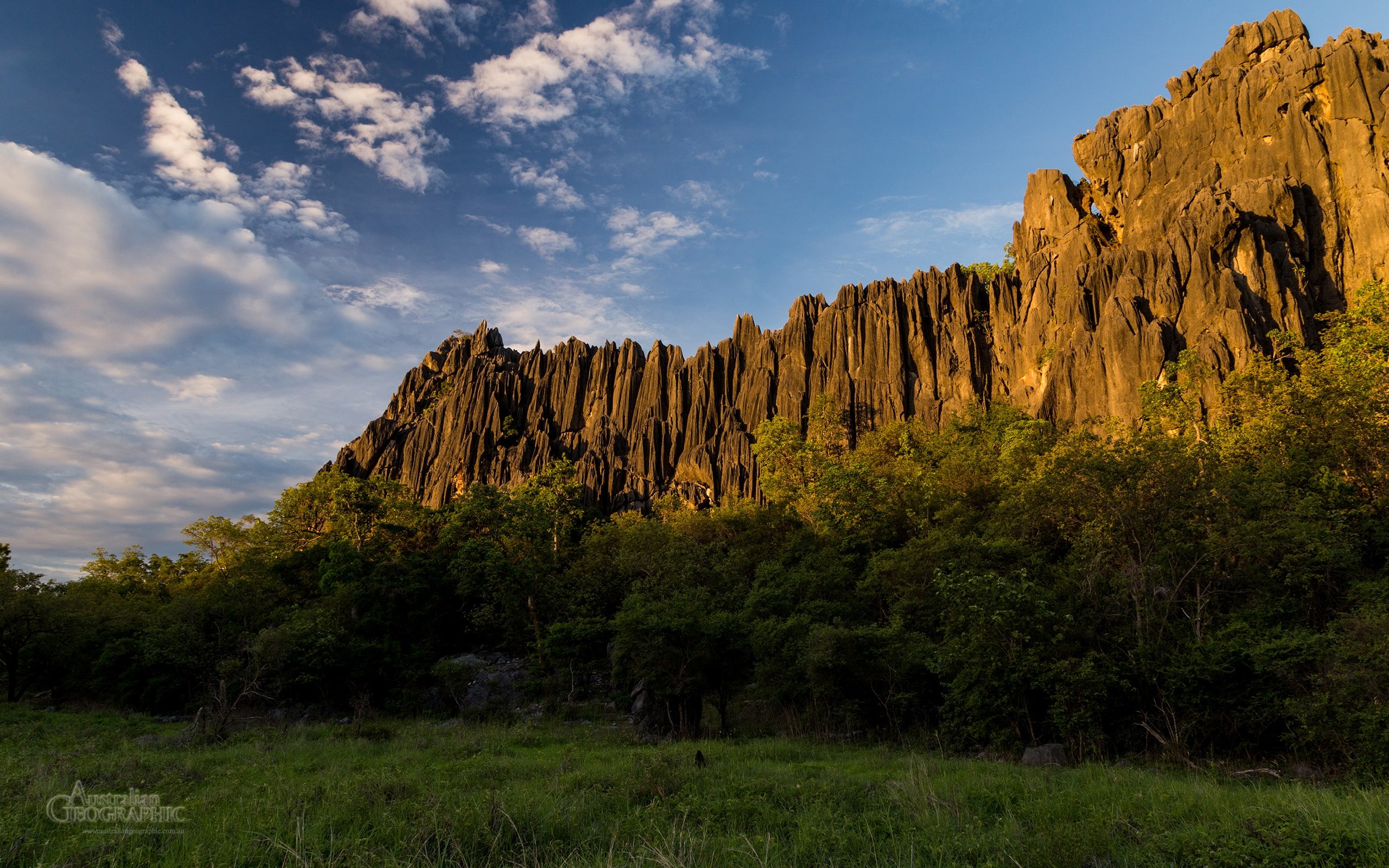 WALLPAPER: Illuminated limestone - Australian Geographic