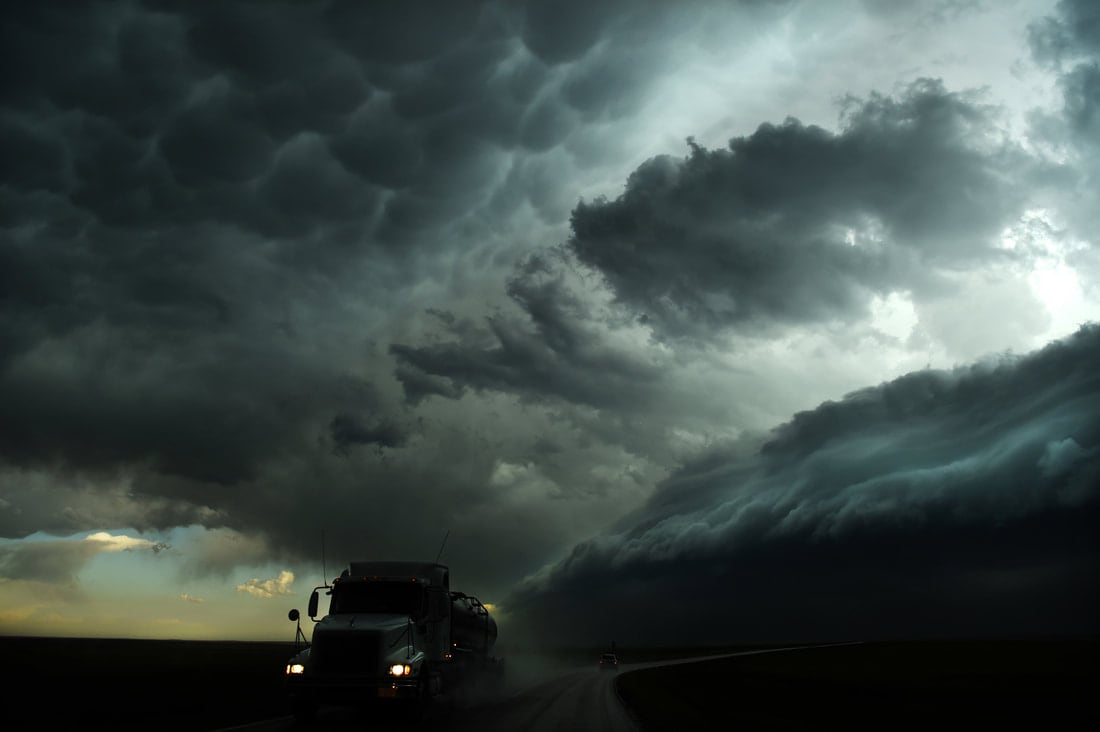 Big weather. Эпицентр бури. Стихийные бедствия в атмосфере. Фотография буря и урагана. Natural Disaster Chaser.