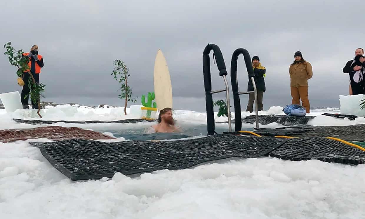 Antarctic-based Aussies take icy plunge to mark winter solstice